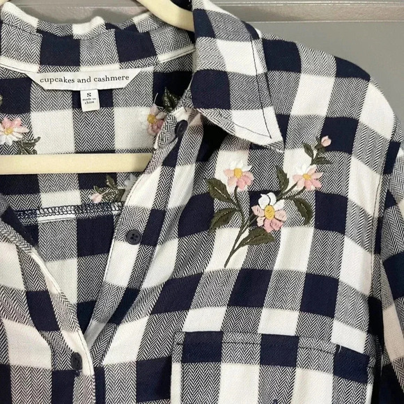 Cupcakes And Cashmere Check Floral Embroidery Collared Button Down Shirt Small - Picture 7 of 11
